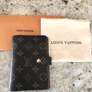 LOUIS VUITTON agenda--great condition- MONOGRAM CANVAS beautiful barely used!